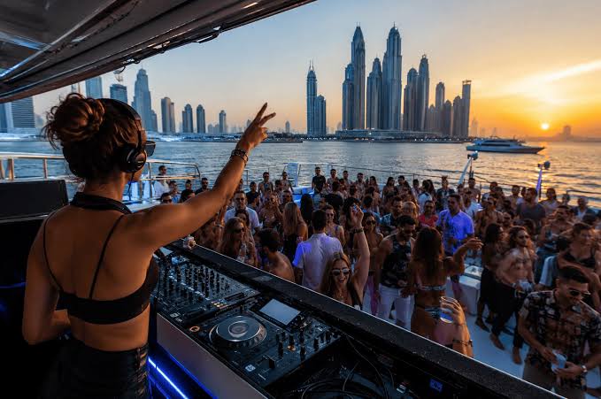Yacht Parties & DJ